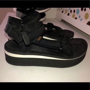 teva flatforms